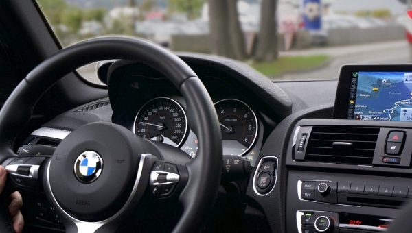 Промена на бојата на автомобилот со притискање на копче: BMW наскоро ќе воведе нова технологија